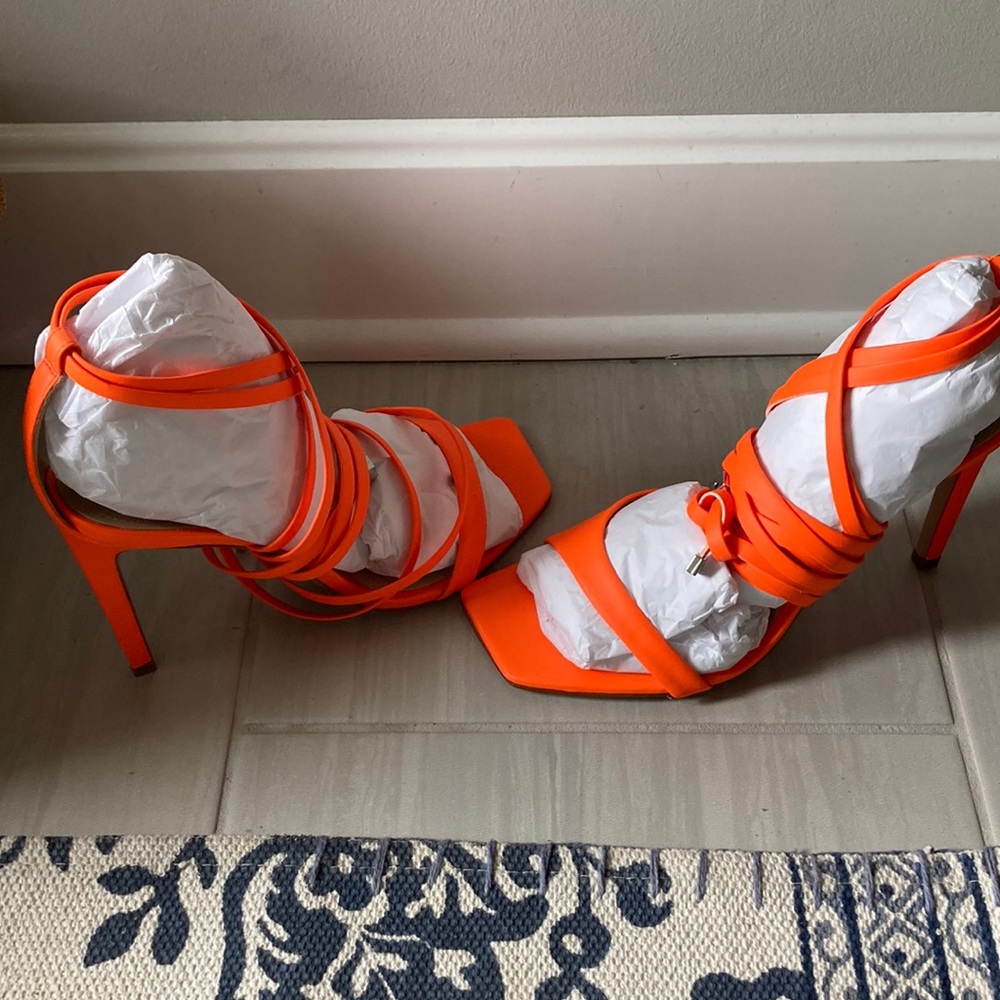 Schutz. Byrce Sandal. Orange. Size 9.